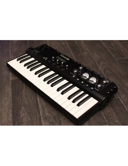 Line 6 POD Studio KB37 USB Clavier avec Interface intégrée