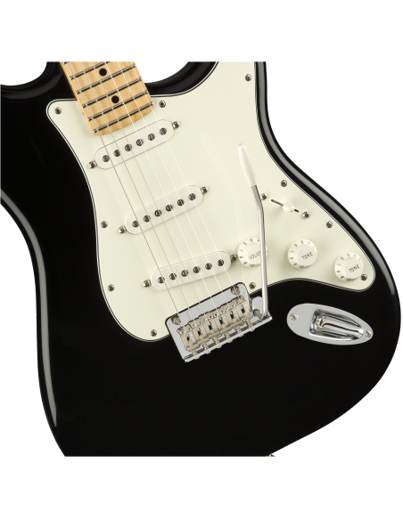 Fender Player Stratocaster with Maple Fretboard 2018 - 2020 Black