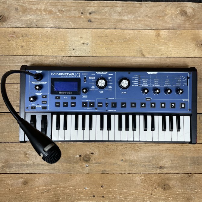 Novation MiniNova