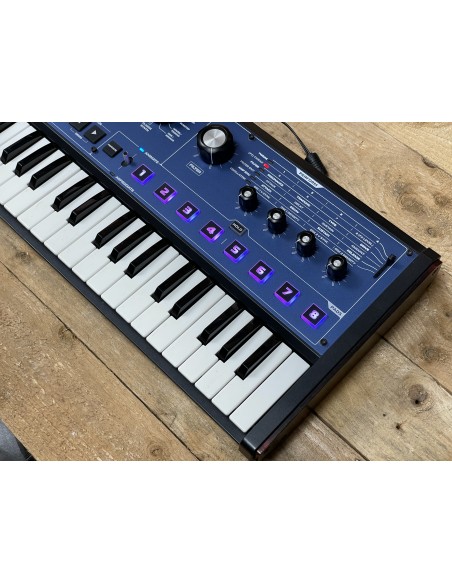 Novation MiniNova