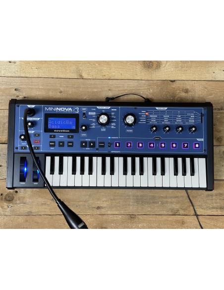 Novation MiniNova