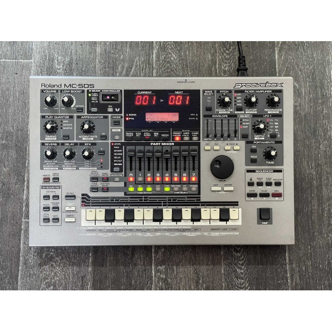 DTMRoland MC-505 ローランド　groovebox