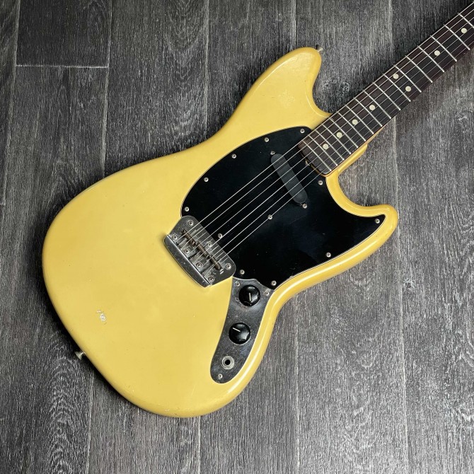 Fender MusicMaster 1976 Olympic White